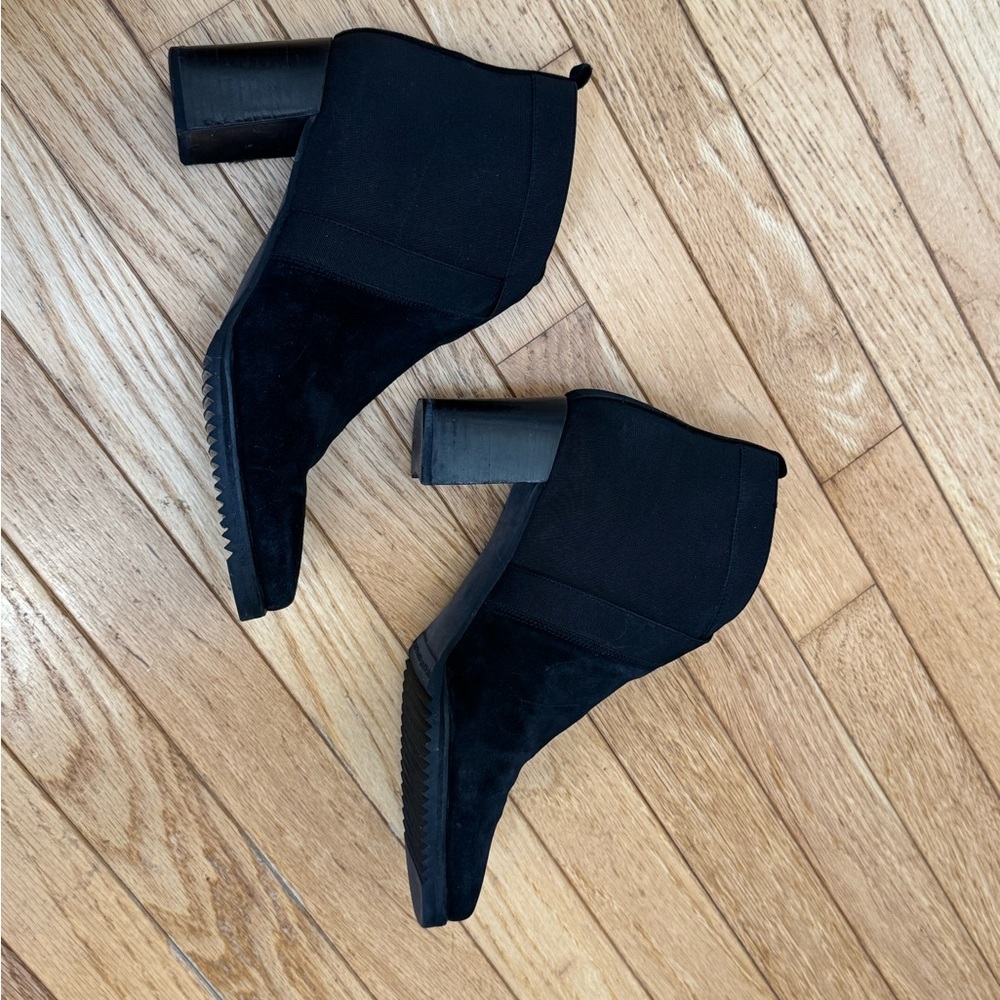 Stuart Weitzman Black Chelsea Suede/Elastic Block Heel Ankle Boot Size 7